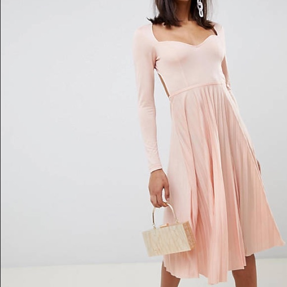 ASOS DESIGN sweetheart neck pleated midi‎ dress - Picture 1 of 8